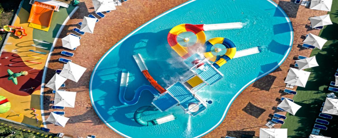 piscina bambini con acqua splash