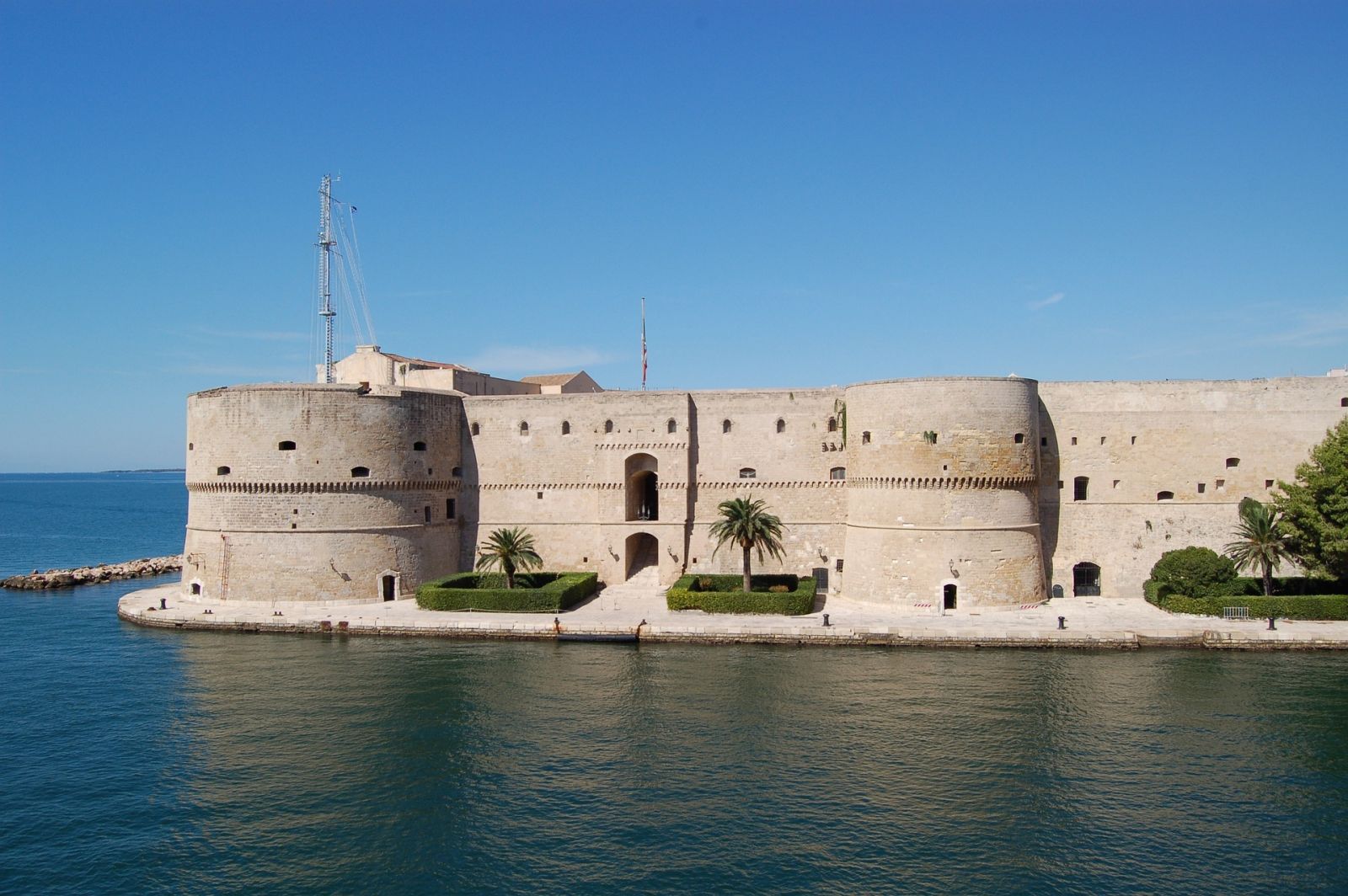 castello-taranto-offerte-hotelinpuglia